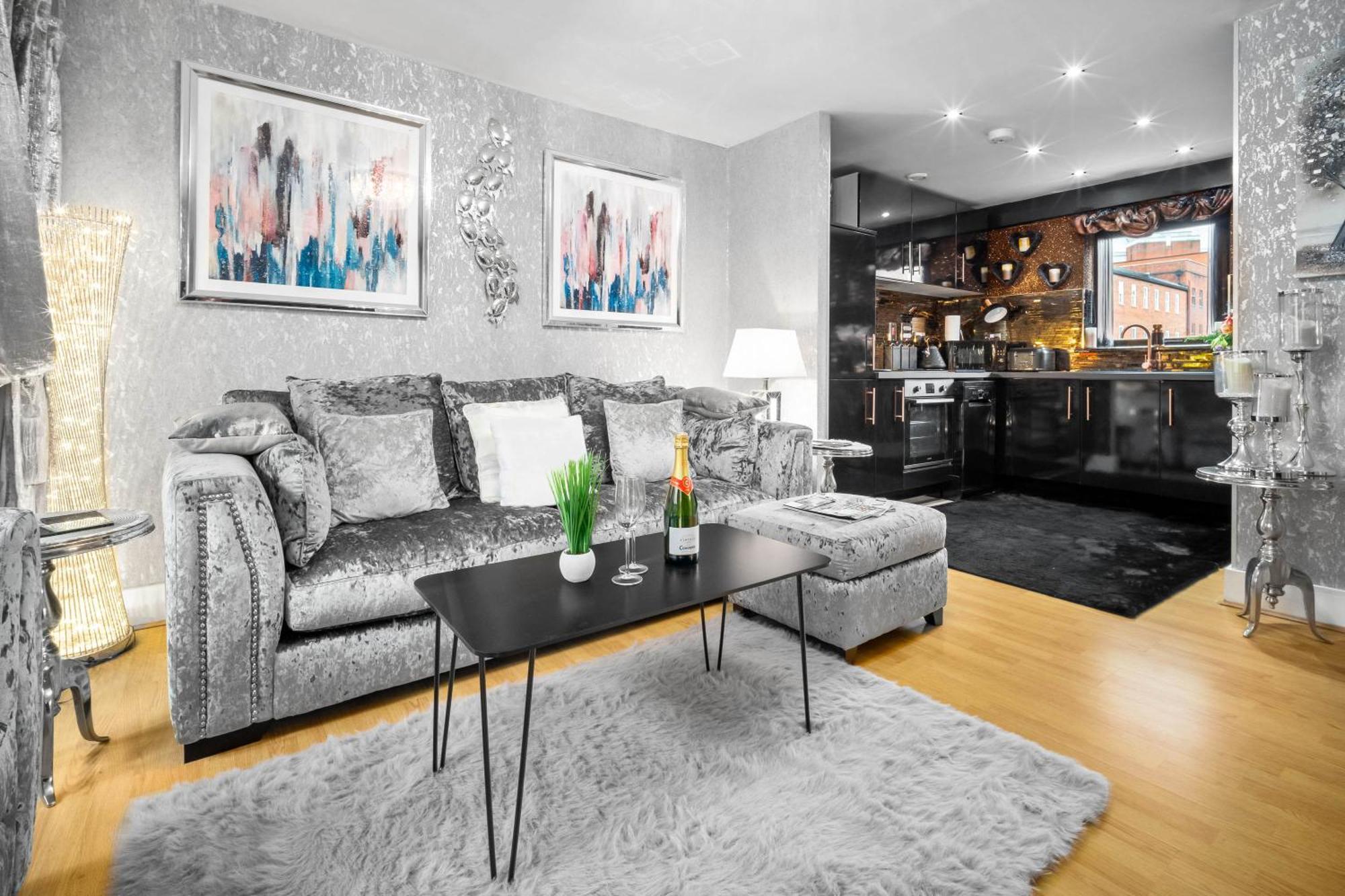 Luxury 1 Bed Flat With Parking 11K - Top Rated - Netflix - Wifi - 70 Inch Smart Tv - Birmingham City Centre - Tv In Bedroom - Top Rated Exterior photo