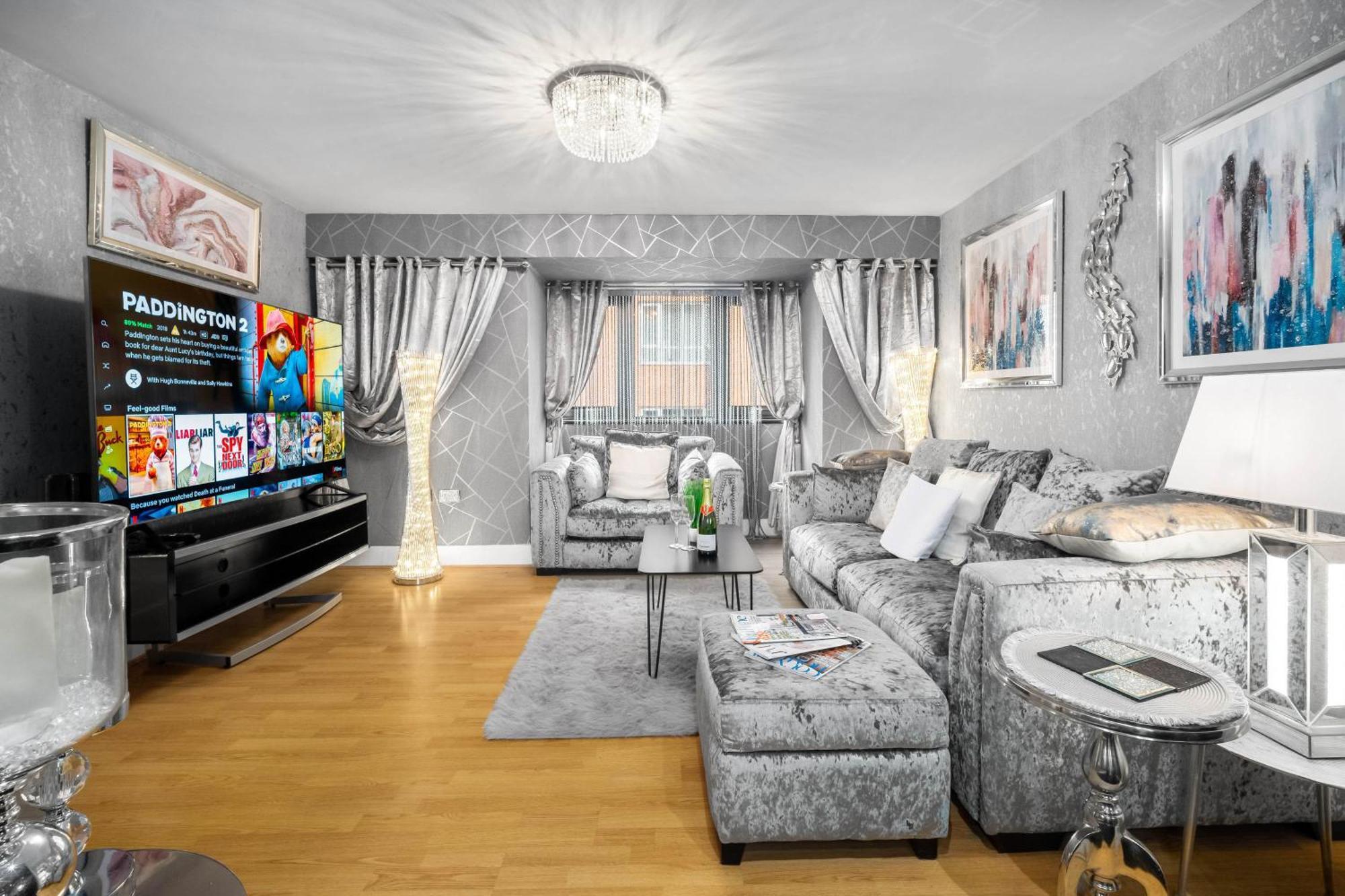 Luxury 1 Bed Flat With Parking 11K - Top Rated - Netflix - Wifi - 70 Inch Smart Tv - Birmingham City Centre - Tv In Bedroom - Top Rated Exterior photo